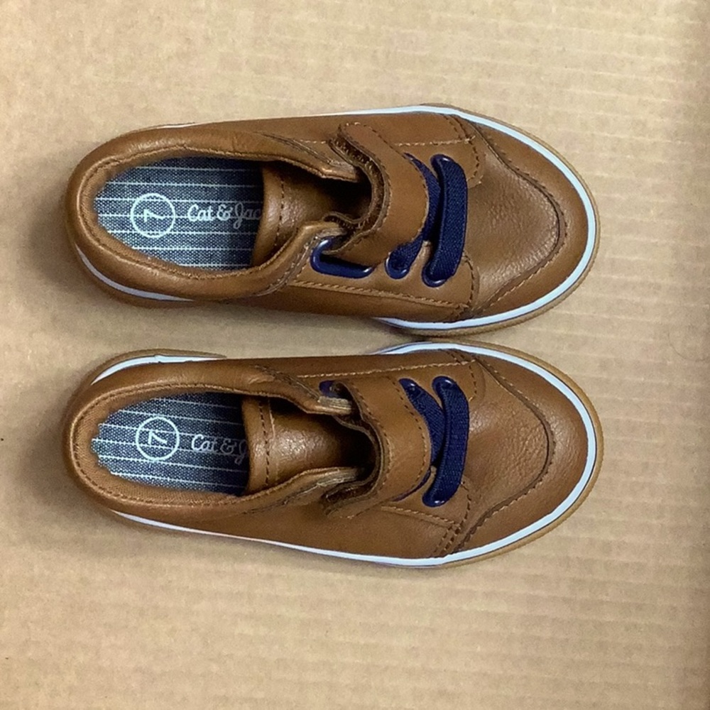 NWOB Cat & Jack Haynes sneaker Boys’ 7 slip on with faux laces and Velcro tab